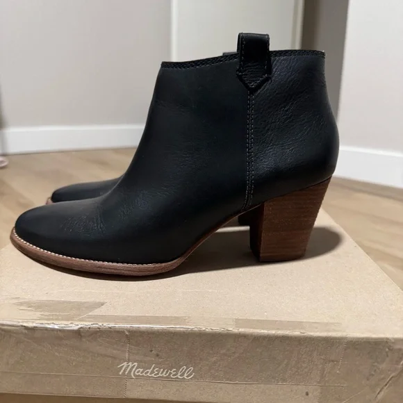 Madewell The Billie Boot in Leather - True Black - Picture 1 of 11
